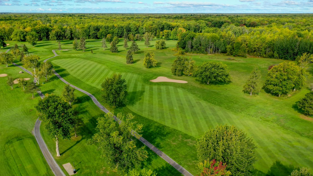 UpperCanadaGolf's tweet photo. 🌞 It still feels like the long weekend! Celebrate summer’s kickoff at Upper Canada Golf Course ⛳️🏌️Tee times available now on https://t.co/MT761z246x - Book today!
#UpperCanadaGolf #TeeTime #GolfOntario #FullSwing #PatioSeason #GolfLife #CanadianSummer #DiscoverOntario https://t.co/vDJVWzUzq2