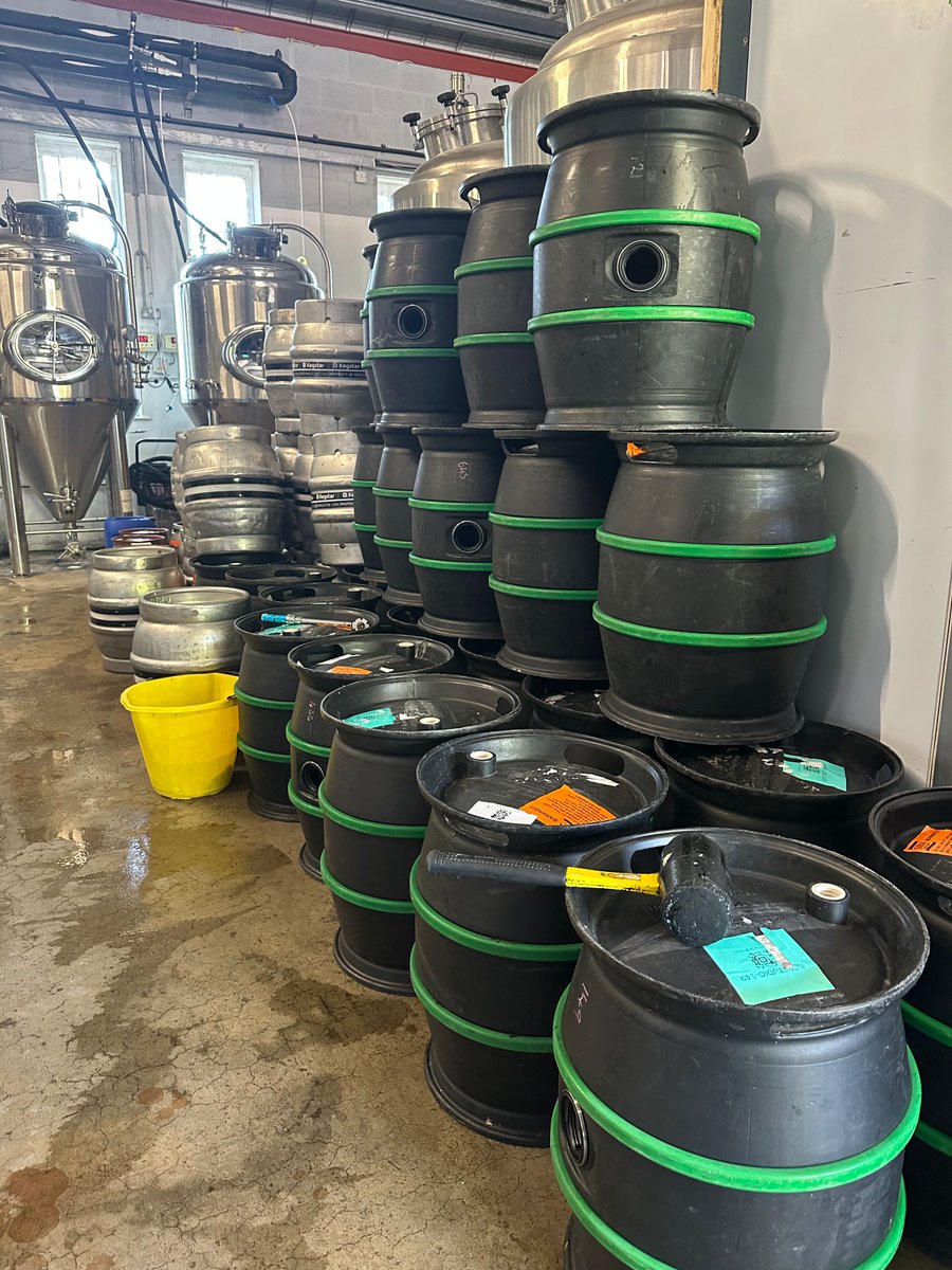 New keg beer coming down the line… 👀⁣
⁣
Until then, here’s a shot of casks due to package our fresh new batch of Harlow Blonde 🍺🟨🌾⁣
⁣