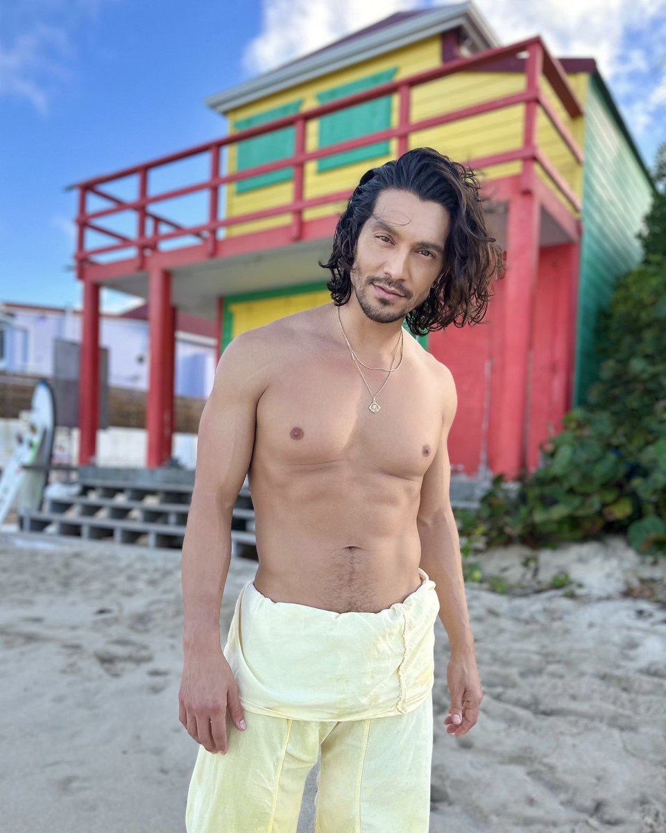 AntonioShowLA's tweet image. 📸 8 BTS pix… which is your favorite? Extremely thankful for entertainment jobs that allow me to see the world and do what I love 💎✨
#dancelife #commercialdancer #actor #model #dancer #maledancer #malemodel  #fitness #fitnessmodel #absworkout #beachwear #beachbody #beachlife