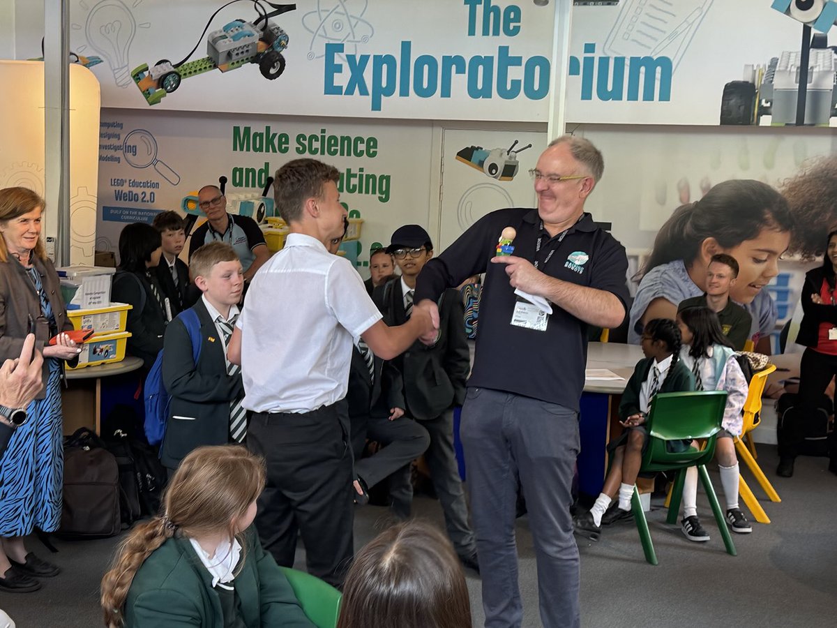 raisingrobots's tweet image. 🙌 Congratulations to all of the teams who took part in today’s #CodingSuccessLive event ⁦@LEGOLANDWindsor⁩ - you were truly awesome! 🤖🥚🦈🪢 👩‍💻 ⁦@rafyouthengage⁩ #STEM