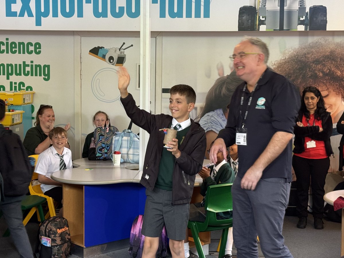 raisingrobots's tweet image. 🙌 Congratulations to all of the teams who took part in today’s #CodingSuccessLive event ⁦@LEGOLANDWindsor⁩ - you were truly awesome! 🤖🥚🦈🪢 👩‍💻 ⁦@rafyouthengage⁩ #STEM