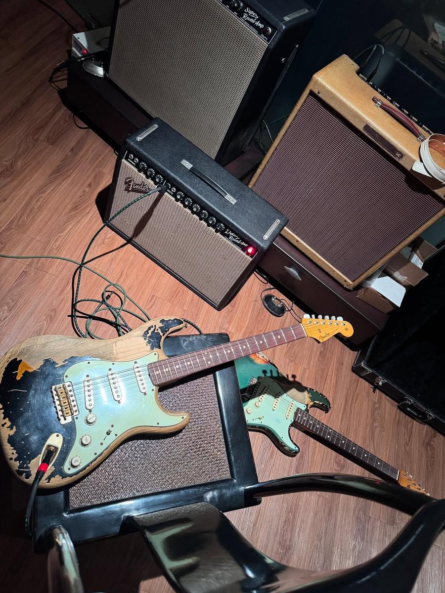 15mileamore's tweet photo. 200525 flowwithmp IG
,,, My Beautiful Mess AT 23.50 ,,,
.
.
#MPGT
—
Beautiful playground 💚🎸 Have fun tonight 🤘🏻
#MilePhakphum @milephakphum https://t.co/G84AFormiN