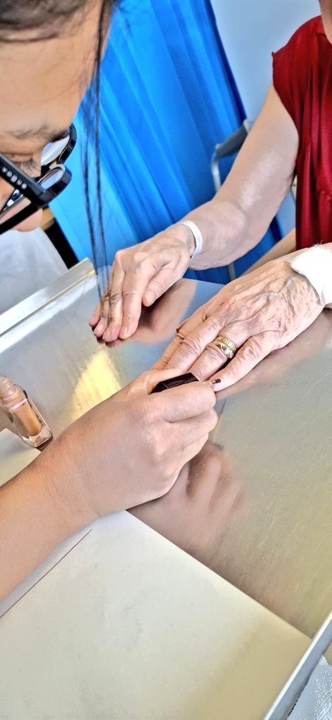 Maureen πππ (@maureen78581111) on Twitter photo Day 1 #DementiaActionWeek Pampering Session for our Older People on #A524 promoting wellbeing; it was relaxing <a href="/Angela34466577/">Angela Wright</a> <a href="/ThushanthyPrasa/">Thushanthy Prasath</a> <a href="/Coxj2Cox/">Juliet Neilson (cox)</a> <a href="/jodysaunders90/">Jody</a> <a href="/TinaJohno2605/">Tina Johnson</a> <a href="/uhbwNHS/">University Hospitals Bristol and Weston NHS FT</a> Day 1 #DementiaActionWeek Pampering Session for our Older People on #A524 promoting wellbeing; it was relaxing <a href="/Angela34466577/">Angela Wright</a> <a href="/ThushanthyPrasa/">Thushanthy Prasath</a> <a href="/Coxj2Cox/">Juliet Neilson (cox)</a> <a href="/jodysaunders90/">Jody</a> <a href="/TinaJohno2605/">Tina Johnson</a> <a href="/uhbwNHS/">University Hospitals Bristol and Weston NHS FT</a>