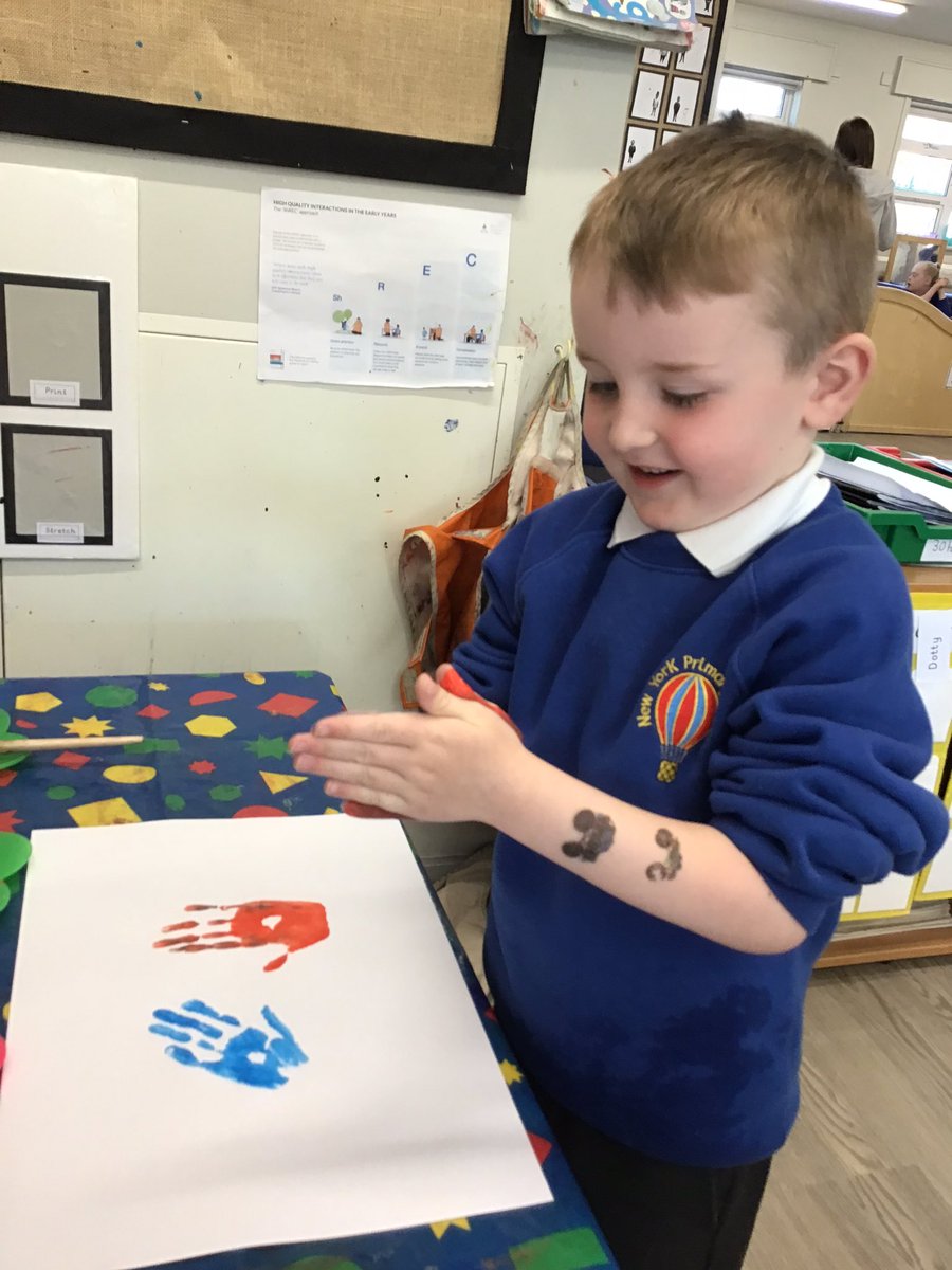 NYPSButterflies's tweet photo. This half term Nursery have really enjoyed taking part in some colour mixing! This has included mixing the different primary colours to see which new colours they would make @Newyorkprimary https://t.co/ZEoPB5uOw0