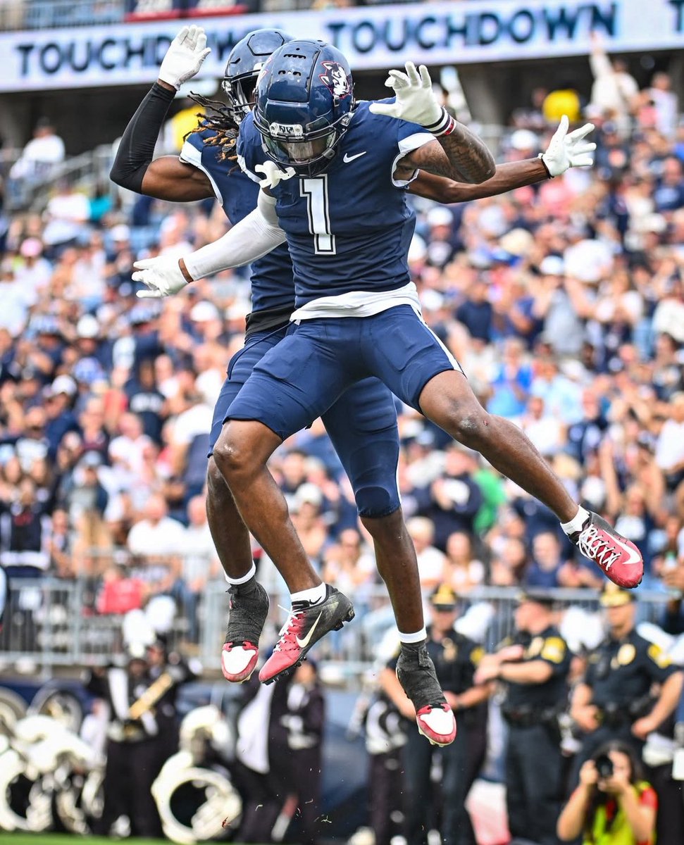 Quayd Hendryx (@quaydhendryx5) on Twitter photo After a great conversation with <a href="/KashifMoore/">Kashif Moore</a> I am blessed to have received an offer from the University of Connecticut! #agtg #gohuskies
<a href="/KinslerLatish/">Latish Kinsler</a> <a href="/TomLoy247/">Tom Loy</a> <a href="/BrianDohn247/">BrianDohn247</a> <a href="/TheUCReport/">Billy Tucker</a> <a href="/SWiltfong_/">Steve Wiltfong</a> <a href="/adamgorney/">Adam Gorney</a> <a href="/ChadSimmons_/">ChadSimmons</a> <a href="/CraigHaubert/">Craig Haubert</a> After a great conversation with <a href="/KashifMoore/">Kashif Moore</a> I am blessed to have received an offer from the University of Connecticut! #agtg #gohuskies
<a href="/KinslerLatish/">Latish Kinsler</a> <a href="/TomLoy247/">Tom Loy</a> <a href="/BrianDohn247/">BrianDohn247</a> <a href="/TheUCReport/">Billy Tucker</a> <a href="/SWiltfong_/">Steve Wiltfong</a> <a href="/adamgorney/">Adam Gorney</a> <a href="/ChadSimmons_/">ChadSimmons</a> <a href="/CraigHaubert/">Craig Haubert</a>