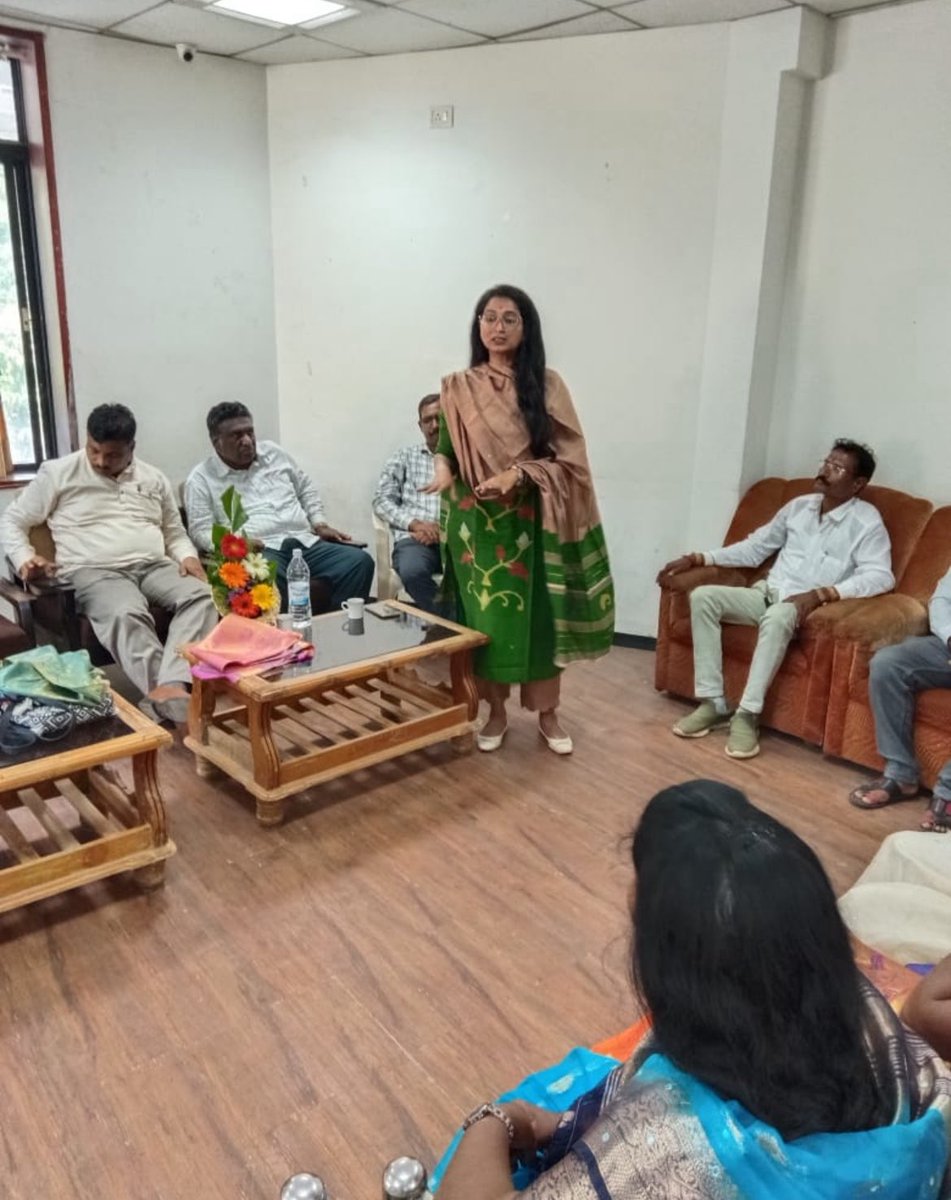 Bhimshaktii's tweet photo. अहिल्यानगरमध्ये बेरोजगार महिलांसाठी रोजगाराच्या संधी निर्माण करणं हे आमचं कर्तव्यच नाही तर बांधिलकी आहे!
भीम शक्तीच्या माध्यमातून महिलांना आर्थिकदृष्ट्या सक्षम करू, हा आमचा संकल्प!
– ॲड. प्रज्योती हंडोरे
#भीमशक्ती #महिला_सशक्तिकरण #प्रज्योतीहंडोरे #SocialJustice #BhimPower https://t.co/w2xPIRRQOy