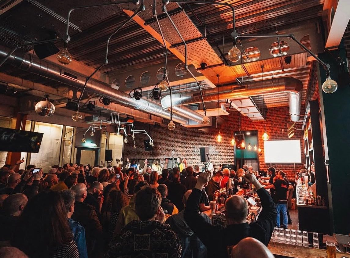 Plans tomorrow night? ⬇️

⚽️ The big clash is ON — Tottenham Hotspur vs Manchester United kicks off at 8PM, and we’re showing it live on the big screens!

Grab your mates, get down early and enjoy the action! 🍻
