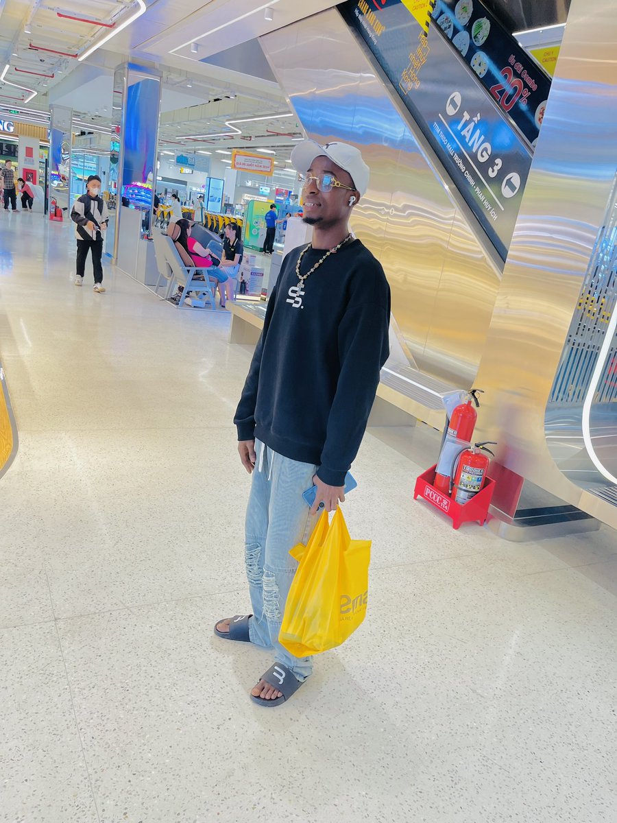 Bigshotasian's tweet photo. Believe me or not but some of your friends secretly hate you😏 we all need God to succeed in our journey😎 https://t.co/ocJvAjF7Wq