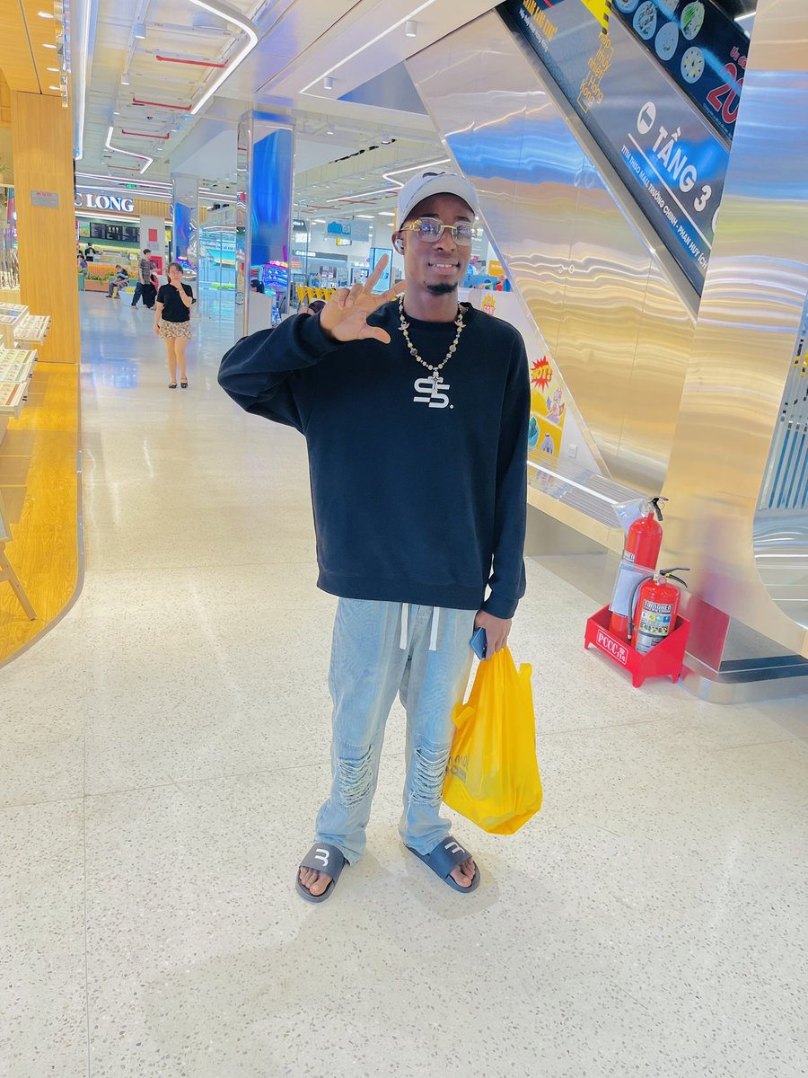 Bigshotasian's tweet photo. Believe me or not but some of your friends secretly hate you😏 we all need God to succeed in our journey😎 https://t.co/ocJvAjF7Wq