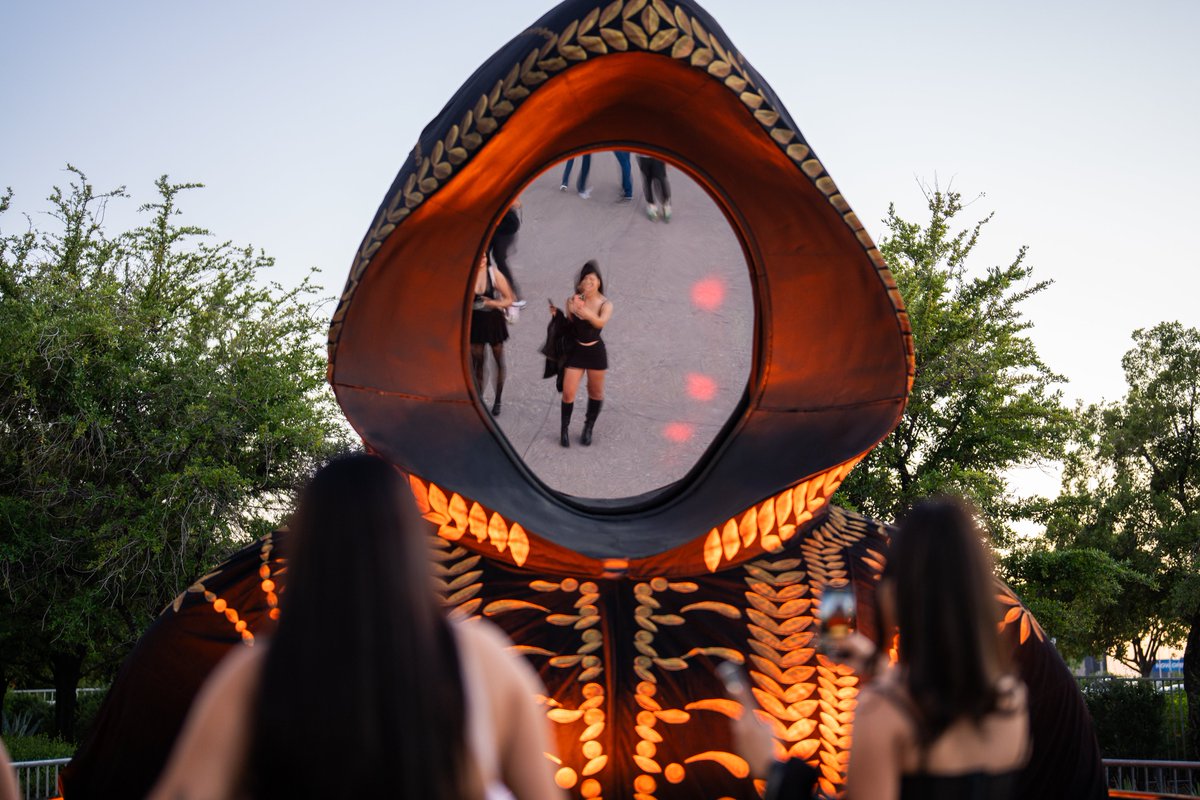 IHEARTCOMIX's tweet image. THANKS @EventMarketer for including The Mirror in FIVE THINGS TO KNOW THIS WEEK.
We're very proud of this one. #HurryUpTomorrow is in theaters NOW! #installations
eventmarketer.com/article/brief-…