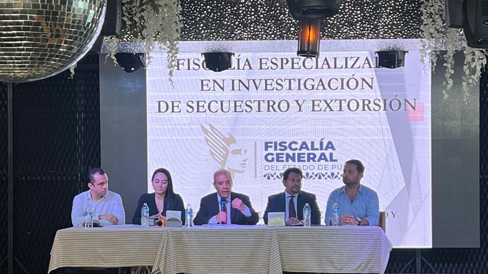 En representación de <a href="/PueblaCanirac/">CaniracPuebla</a> participe en la mesa de trabajo con <a href="/FiscaliaPuebla/">FGE Puebla</a> sobre secuestro y extorsión, muy importante informarse y tomar acciones de preventivas para nosotros y nuestros negocios 👮🏽‍♀️🚨