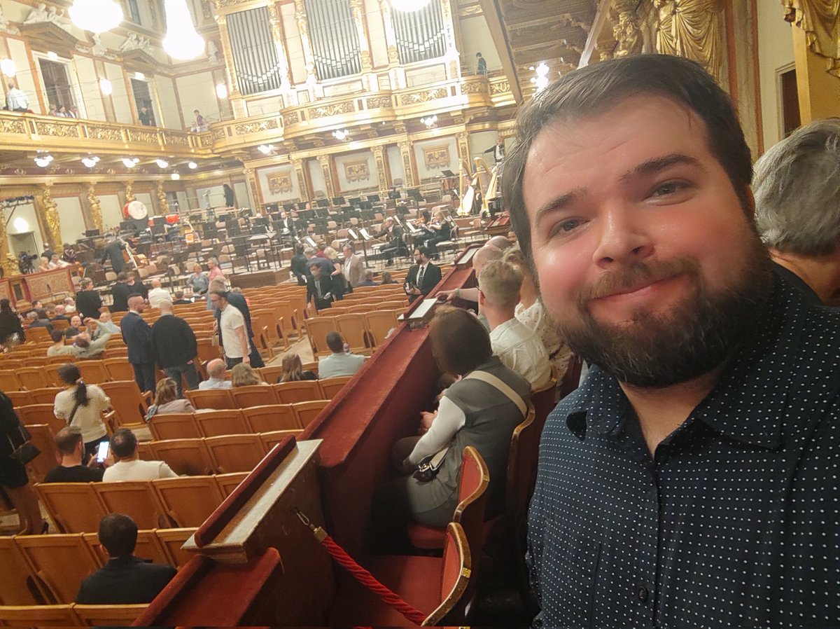 lennoxasaki's tweet photo. Közel leszek a mesterhez. #JNH #Wien https://t.co/j7O4y6Rzue