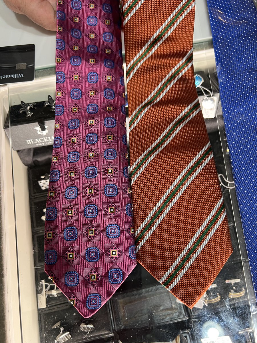 No trip to DC is complete without a visit to Andrew’s in Union Station. Beautiful Italian ties. The owner, Henri, has become a friend over the years. Stop in. #orleg #orpol