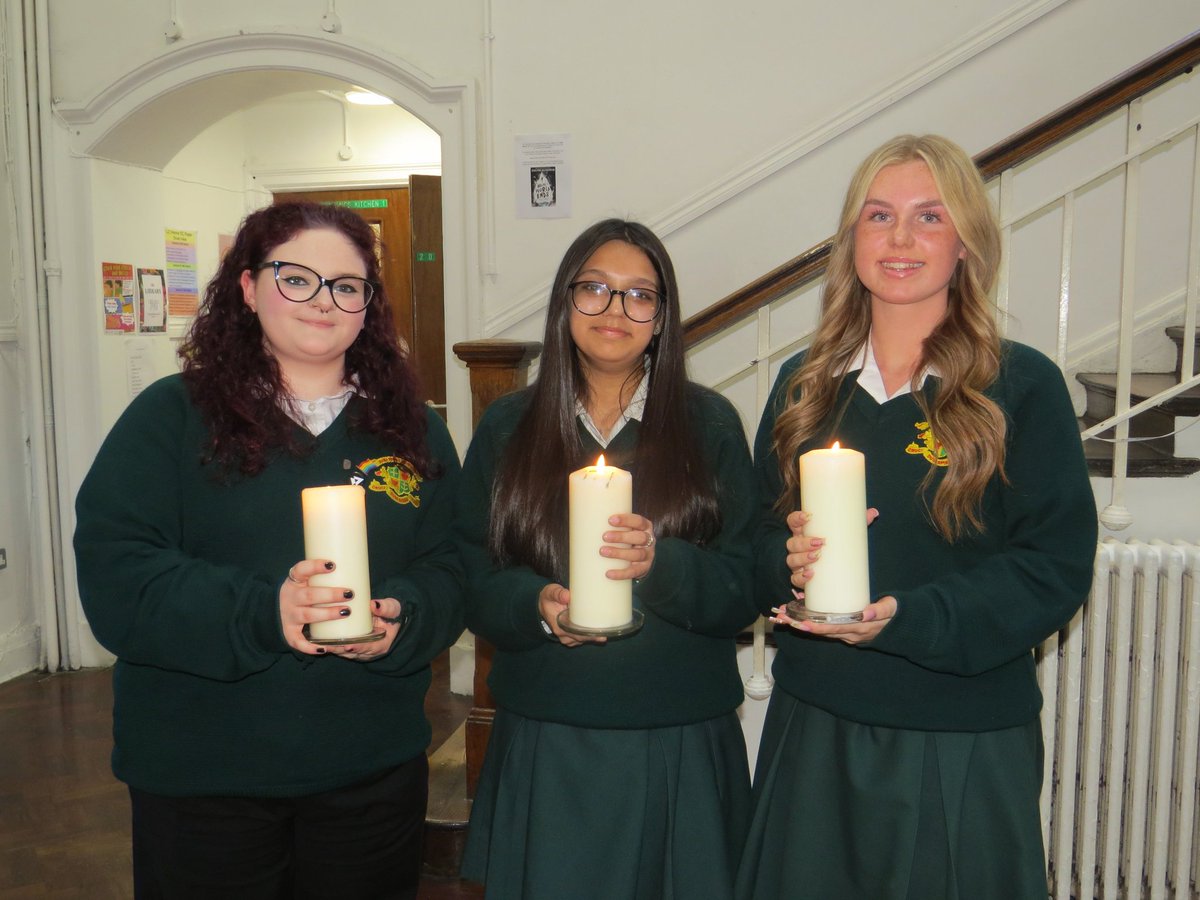 A huge congratulations to our 6th Year students who graduated on Friday. They had a lovely graduation ceremony based around the theme of Dreams. The girls treated the staff and their guests to a wonderful ceremony, complete with moving musical numbers and poignant speeches.