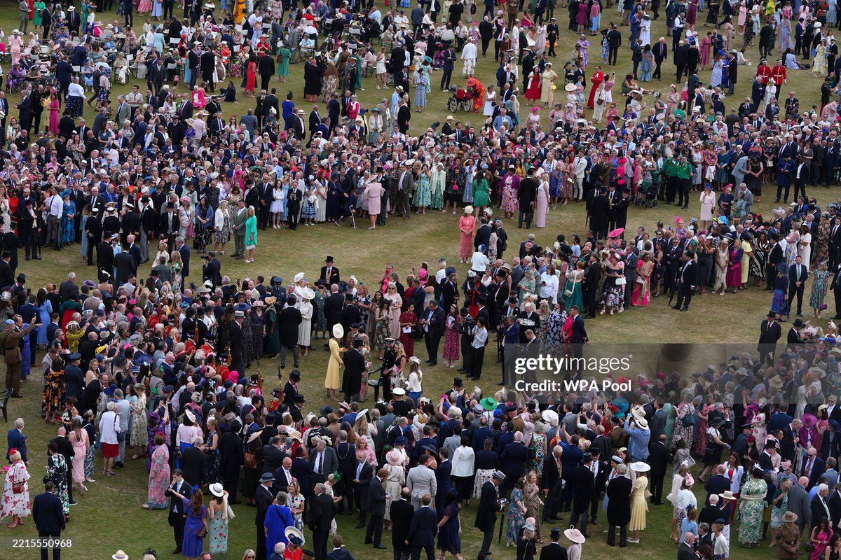 freedom_007__'s tweet photo. I found Princess Catherine and Zara Tindall, Princess Eugenie, and Prince William at the Buckingham Palace Garden party. Can you spot them? https://t.co/5zmBruiyto