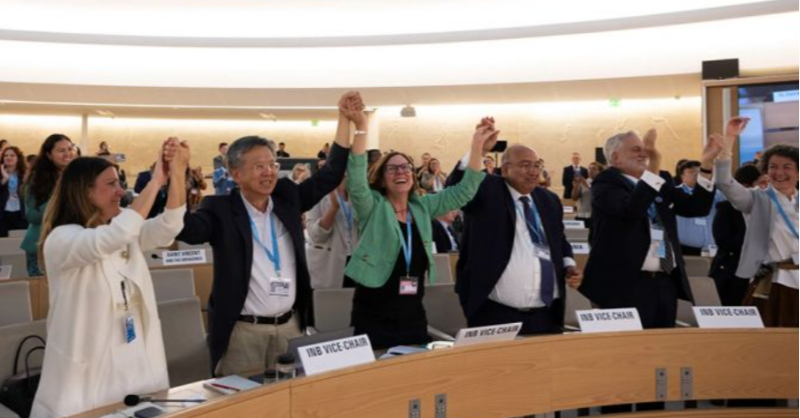 UNAIDS's tweet photo. UNAIDS welcomes @WHO's Pandemic Agreement.

The text is a commitment that global equitable access will be a guiding principle in pandemic preparedness, prevention and response.

Read statement: https://t.co/xUht0TipA7