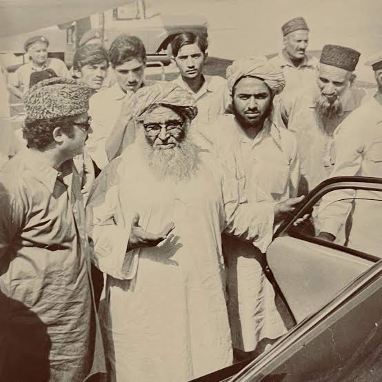 قائد جمعیت مولانا فضل الرحمن طالب علم یے جبکہ مفکر اسلام مفتی محمود رح وزیر اعلی خیبرپختونخوا ہے 

#NationVoiceMaulana