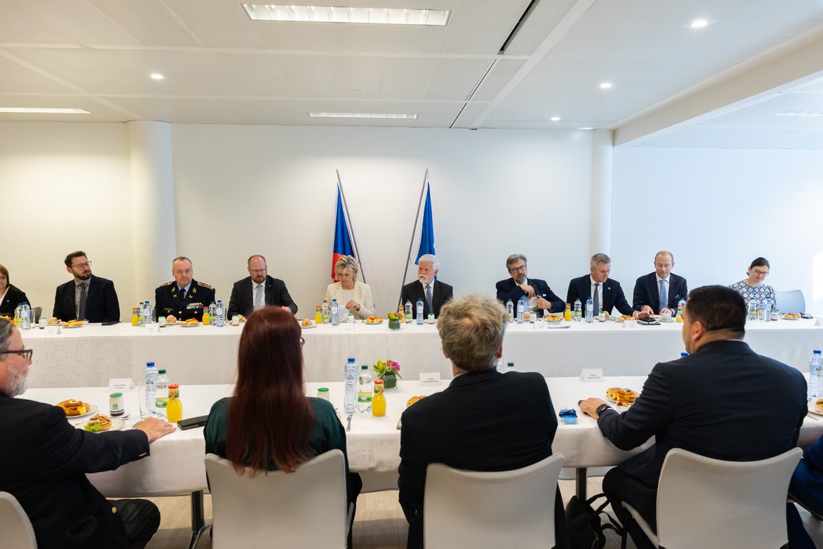 Luděk Niedermayer (@ludeknie) on Twitter photo Pan <a href="/prezidentpavel/">Petr Pavel</a> dnes v Bruselu. Díky za setkání!
Je dobře, že opět navštívil instituce klíčové pro naši budoucnost, tedy EU a NATO. A že jasně zaznělo, jak jsou důležité pro naši bezpečnost i prosperitu. Skvělé mít prezidenta, který se v dnešním složitém světě neztrácí! Pan <a href="/prezidentpavel/">Petr Pavel</a> dnes v Bruselu. Díky za setkání!
Je dobře, že opět navštívil instituce klíčové pro naši budoucnost, tedy EU a NATO. A že jasně zaznělo, jak jsou důležité pro naši bezpečnost i prosperitu. Skvělé mít prezidenta, který se v dnešním složitém světě neztrácí!