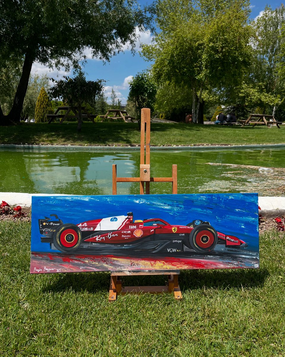 Begguum's tweet photo. 44 numaralı Ferrarisi ile ESTÜ kampüsünde Hamilton görüldü! 👀♥️ @lewishamilton @scuderiaferrari 

#44 #lewishamilton #scuderiaferrari https://t.co/EPH58q4jj9
