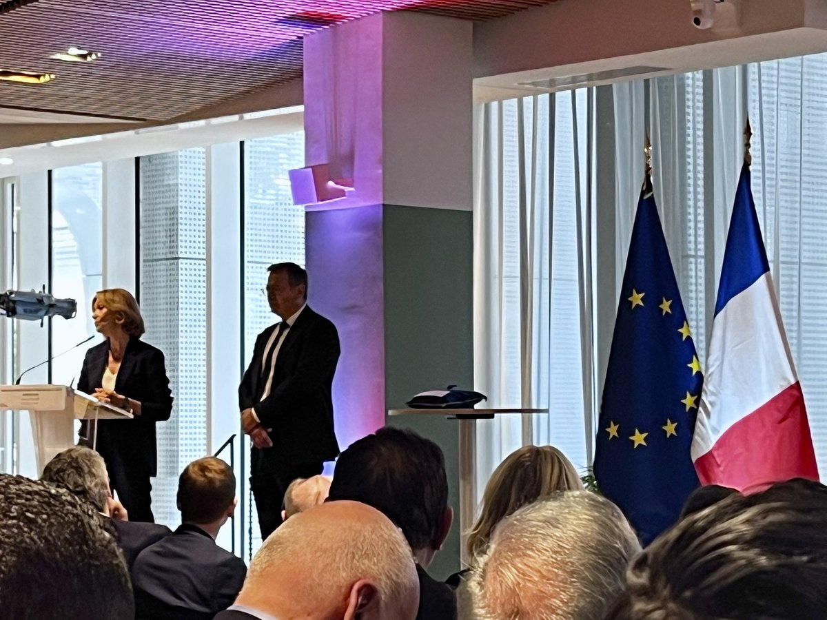 🇫🇷🎖️ À la remise des insignes d’officier de l’Ordre National du Mérite de l’ami Patrick Karam par Valérie Pécresse, en présence de Nicolas Sarkozy et Bruno Retailleau. Grande fierté pour lui !