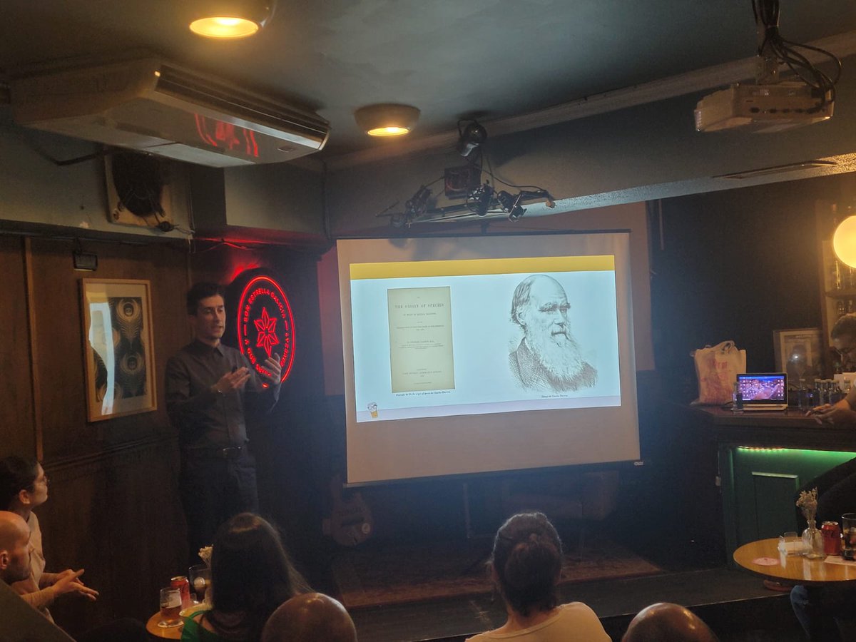 XeoLab's tweet photo. Xa está @Mikel_Diaz_ falando de evolución humana, nós antes da historia, cousas #paleoliticas... Como non! No #PINT25OUR en @PopTorgal #Ourense. X aniversario de #PINT25ES https://t.co/6DTr1AsIMd