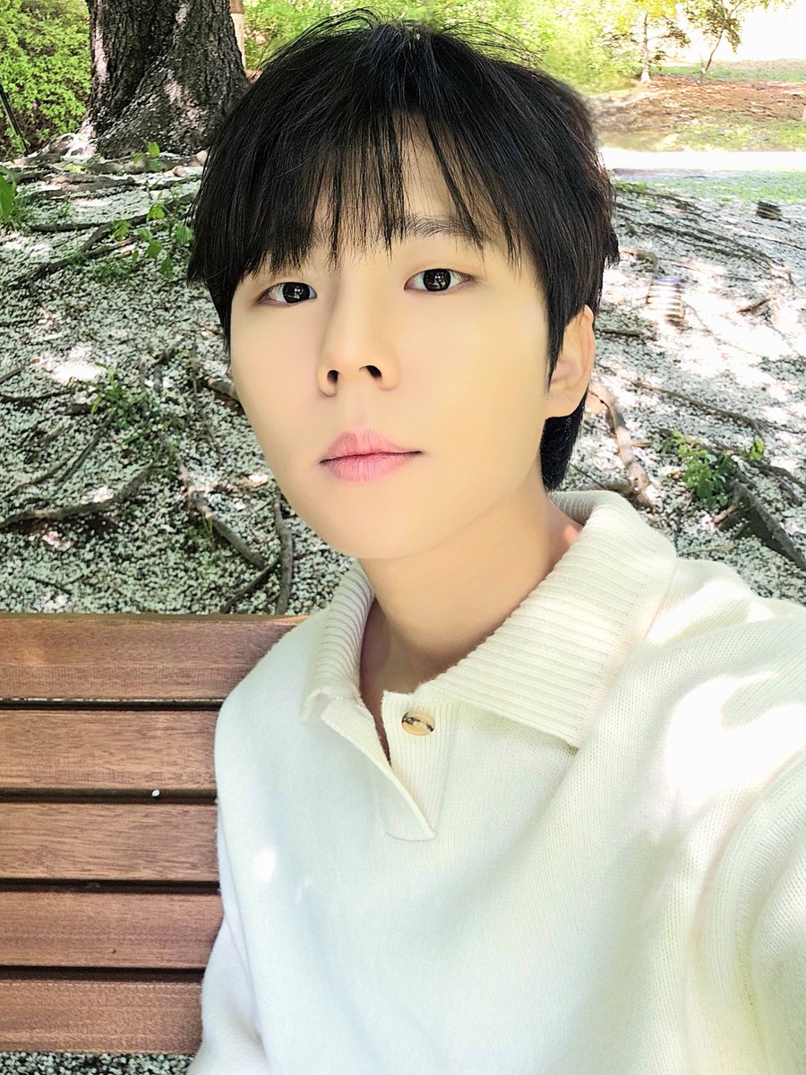 Balladoll1's tweet photo. 내 취향 가득 담아 보정~
우리 승화니 너무 예뽀ㅡ!!!🥹💕👍
#봄에 #In_The_Spring 🌸🌿
#벚꽃이내리는봄길위에서우리다시만나요 #WeOnTheSpringRoad
#정승환 #JungSeungHwan https://t.co/BCwhhQEvW1