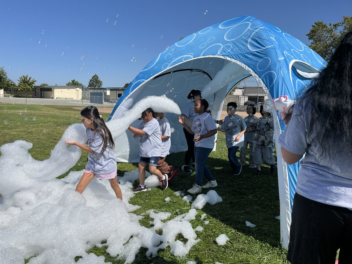 teachertbi's tweet photo. We had our #BubbleRun yesterday and the kids loved it! Thank you @rowlandEl_PTA for setting up this fundraiser up! @RascalPride #4thGradeRocks https://t.co/SY48hfih99