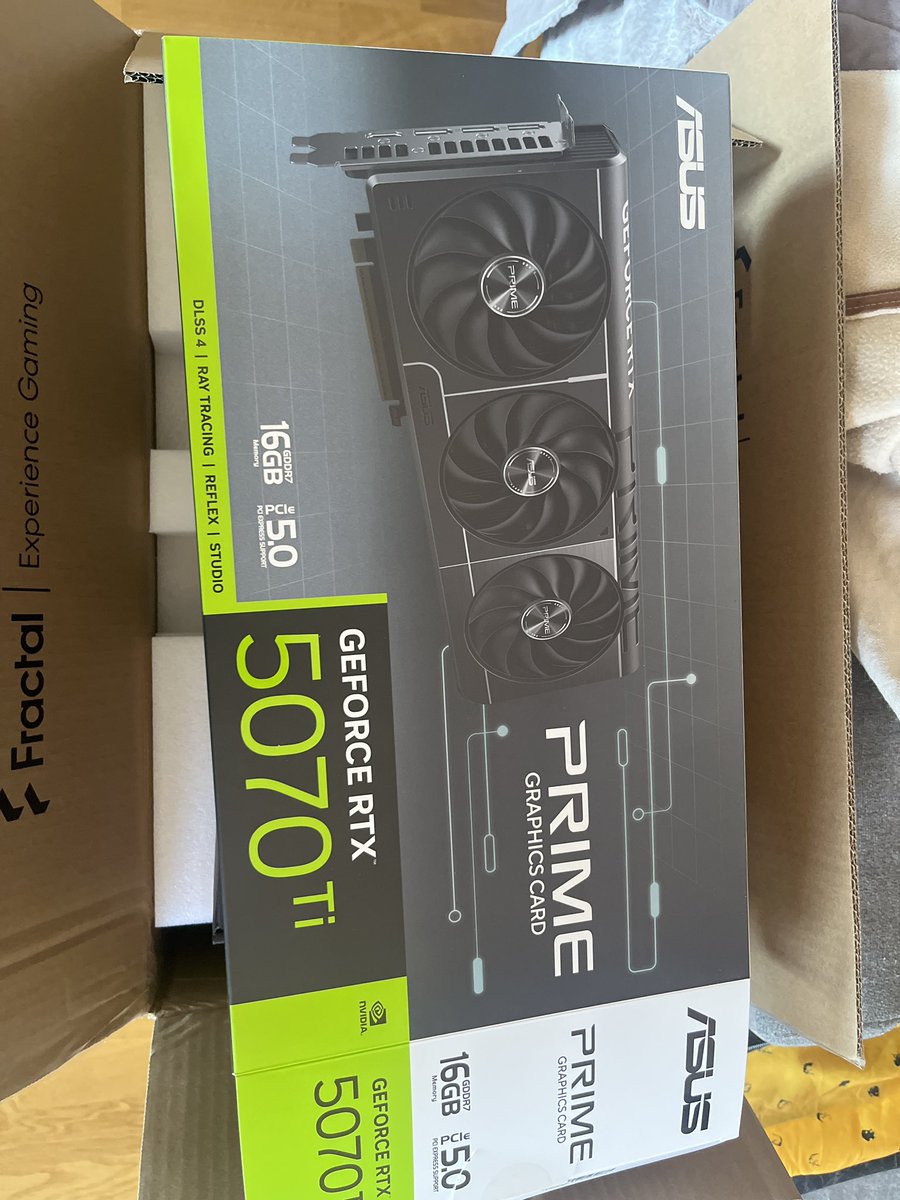 Guys I got this beauty installed and just when I’m about to start up stream to try it out my work calls me to come take the nightshift 🤪 Way to end my excitement! See you tomorrow evening instead 🫡
