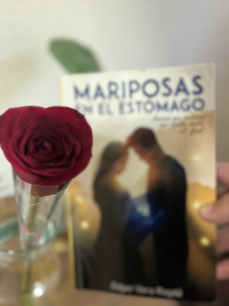 EdgarVeraRagde's tweet photo. @OMARCHAPARRO Mi hermano, tengo una historia que puede ser tu próxima película. y te prometo que con gran éxito! Es original, intensa y con alma a flor de piel. Ya está en libro. se llama #MariposasenelEstomago ¿Te animas a echarle un ojo? Te va a atrapar desde la 1a página. https://t.co/gAKFkCahn5