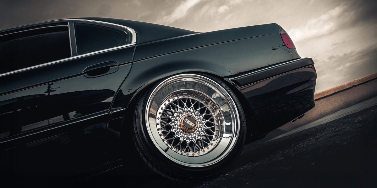 car_tortenet's tweet photo. Repülő tepsi #bmw #7er https://t.co/nqodN2XRyS
