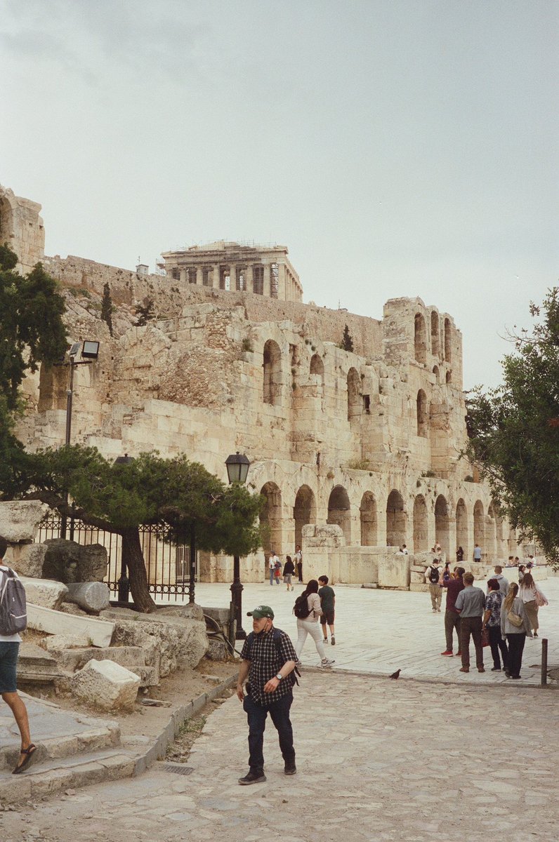 mosesellermann's tweet photo. Analoge Bilder aus #Athen auf Cinestill 400d mit der #MinoltaCLE 🏛️🥷 https://t.co/ME8KPZzFPe