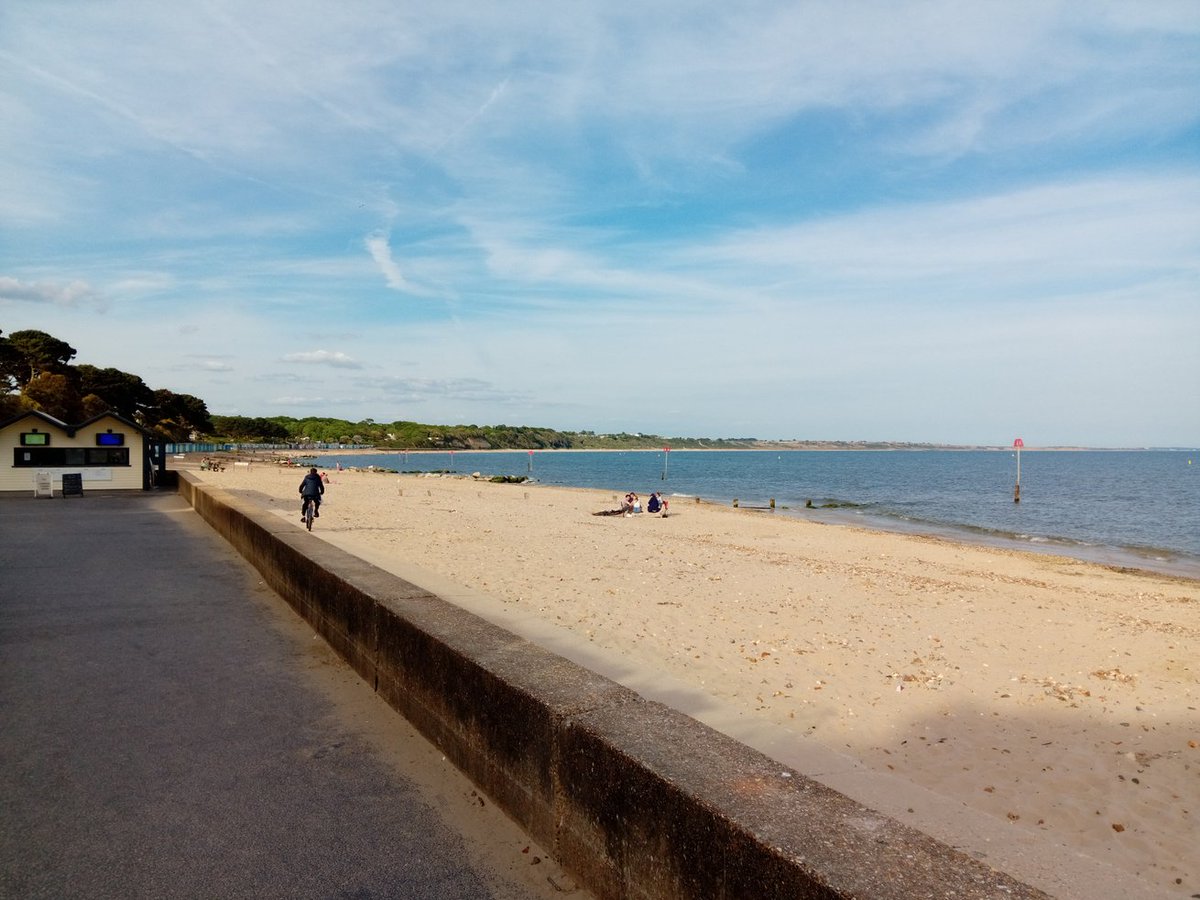 TheSuperpigeon's tweet image. On the work tour. Starting off at Bournemouth and a beer on Avon Beach overlooking the Isle of Wight. Then off to Oxford Thursday &amp;amp; Friday #DriverTraining #VanAdventures