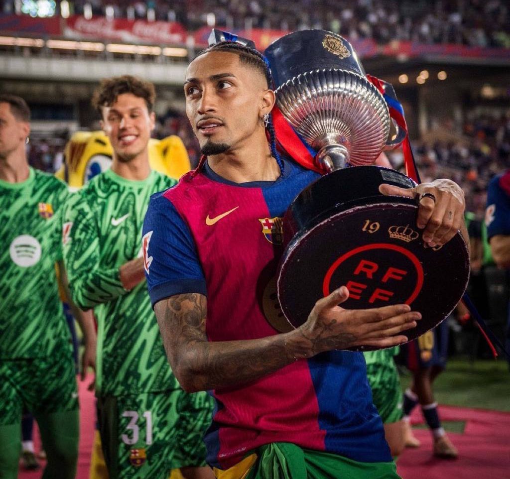 🚨🔵🔴 Barcelona have reached an agreement with Raphinha over new deal, all done! 💣

The Brazilian will sign until June 2028, one more important renewal for Barça with Deco’s huge work in recent months.

Flick signs new deal tomorrow… and then time for Raphinha. ✍🏻🔒