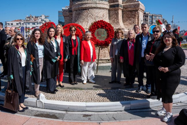 Cumhuriyet Araştırmaları Merkezi (CUMER) olarak Türk ulusunun emperyalizme karşı bağımsızlık mücadelesinin ilk adımını simgeleyen 19 Mayıs Atatürk’ü Anma Gençlik ve Spor Bayramı’nı kutladık.