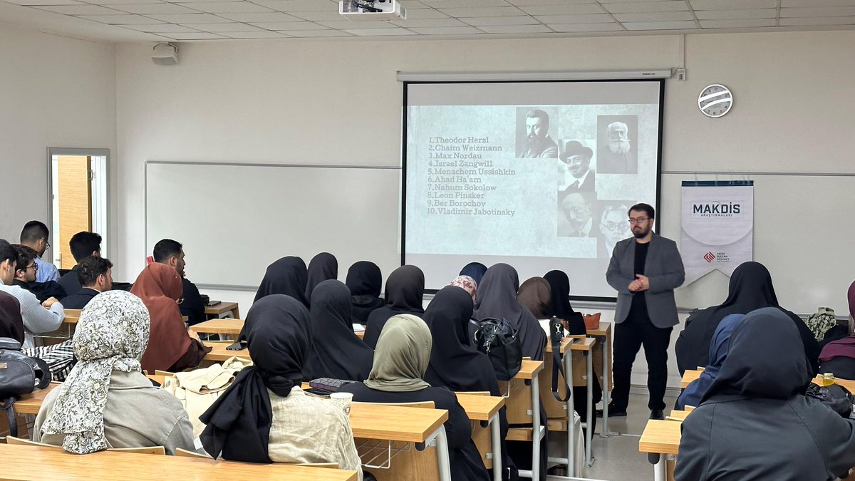 Bugün Orta Doğu seminerler serimizin üçüncü oturumu kapsamında Sn. Mücahit Emre Sever Hocamız ile Siyonizm’in tarihsel süreci,Yahudilerin kendi içlerindeki fikirsel ayrılıkları ve İsrail siyasetinden neler anlamamız gerektiği üzerine konuştuk.