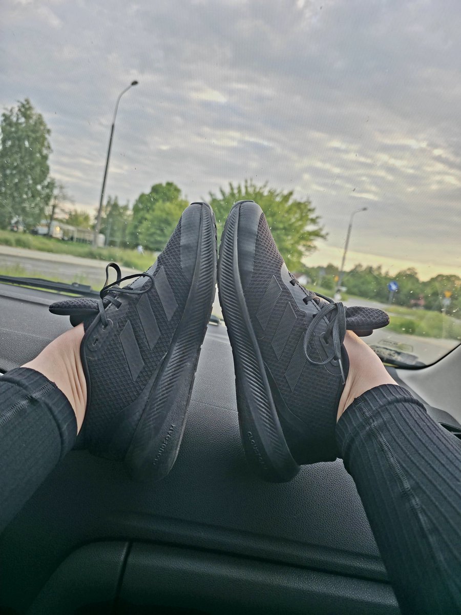 Moje spocone buty rządzą tobą.😈
Czujesz ich zapach? P£ać,by zasłużyć na Moją uwagę.💸Nie rozczaruj mnie.🔥
