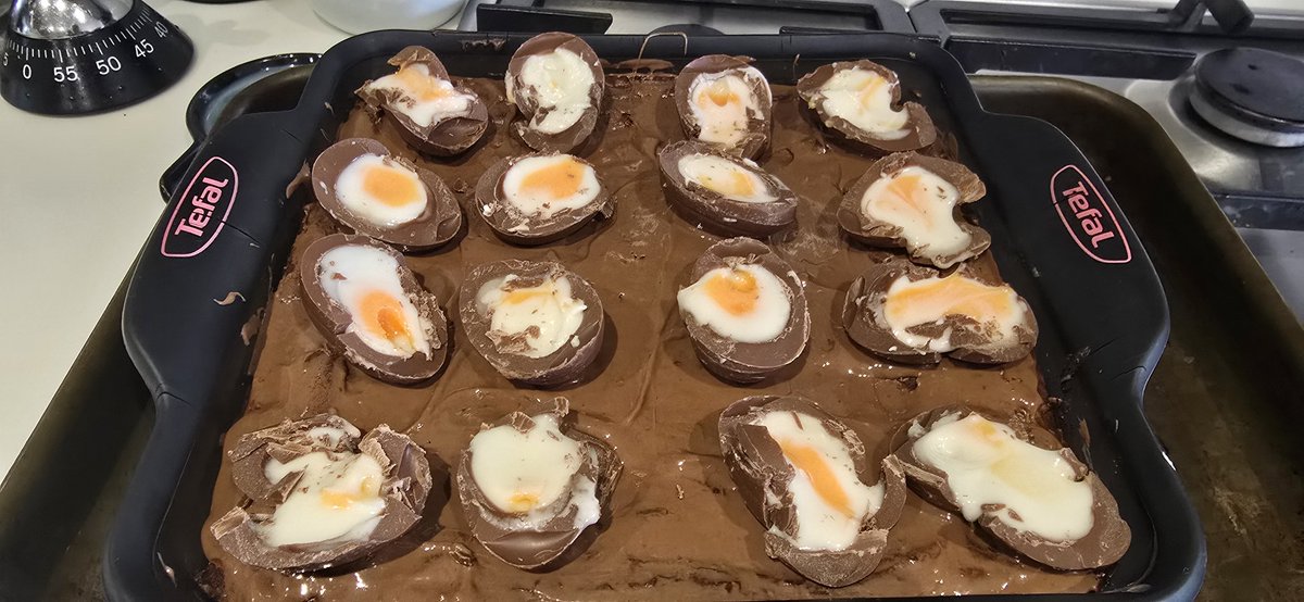 pdLouiseP's tweet photo. 18 creme eggs harmed in the making of my penultimate Easter chocolate Brownies ๐ @mattdechaine @KyrstieStubbs @ChristallaJ @NKaravedas @LeeBraganza @9teaNinePercent @supernazma @anneg45738105 @SafeSENCOSaeed @SatwantBee @SES6521 @ms_williams100 @MissBTeaches_ @primaryteachew https://t.co/uaQBVzHfEO