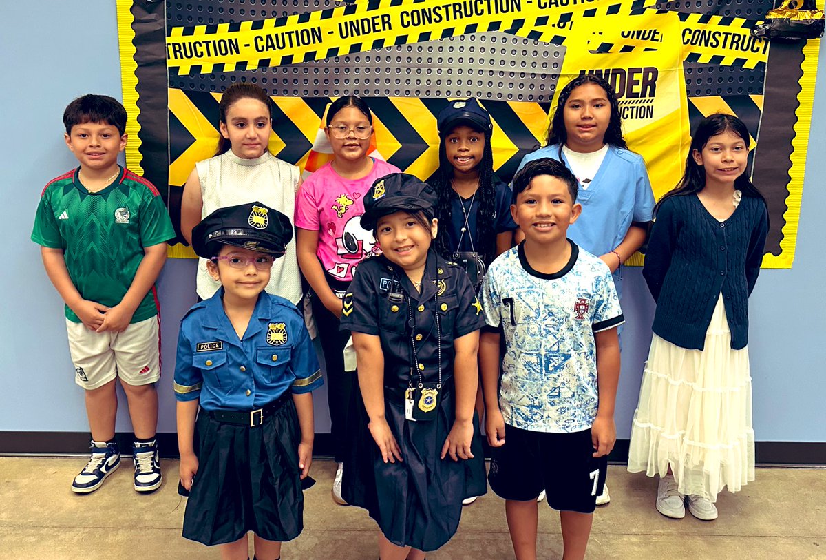 TseCougs's tweet photo. Our Cougars @KennedyCougs are so excited to show off their future careers! #CollegeAndCareerAwareness #YourFutureIsBright https://t.co/esHNKwfPye