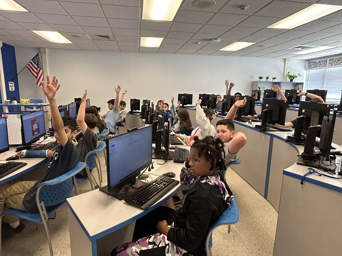 Hauppauge Digital Learning Department tweet media