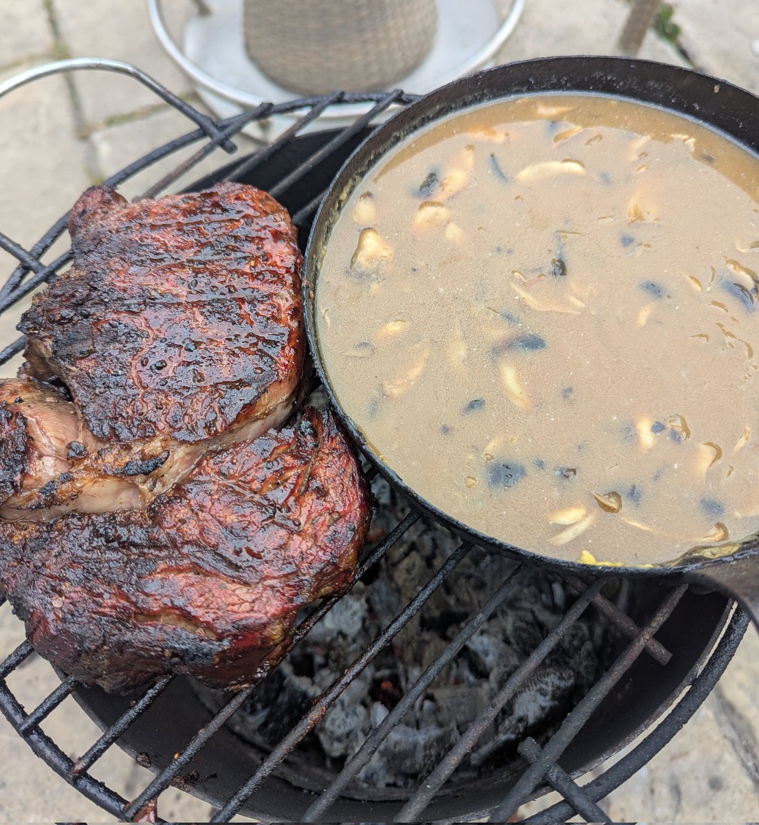 jayclark0106's tweet photo. ๐๐ฅ๐ฅ #RustyBucket #BBQ ๐คฃ https://t.co/9ZnSFzttQ8