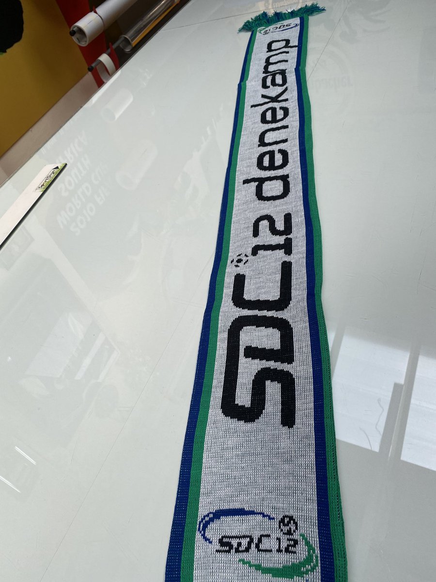 Sportsign's tweet photo. Kampioenskoorts!!!!! Koop uw favoriete @SDC12Denekamp Merchandise artikel om zo het eerste naar het kampioenschap te juichen #sjaal #sleutelhanger #zonnebril #supporters https://t.co/e9srbnPeCE