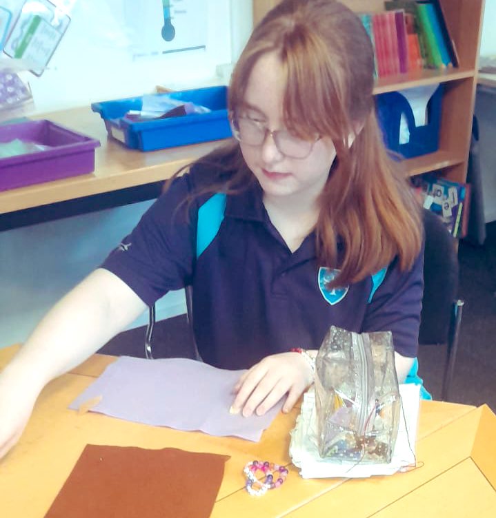 Sewing Club is growing in numbers! Say hello to our newest member Poppie O (8-BAR) who we are delighted to welcome to the group! 🧵🪡