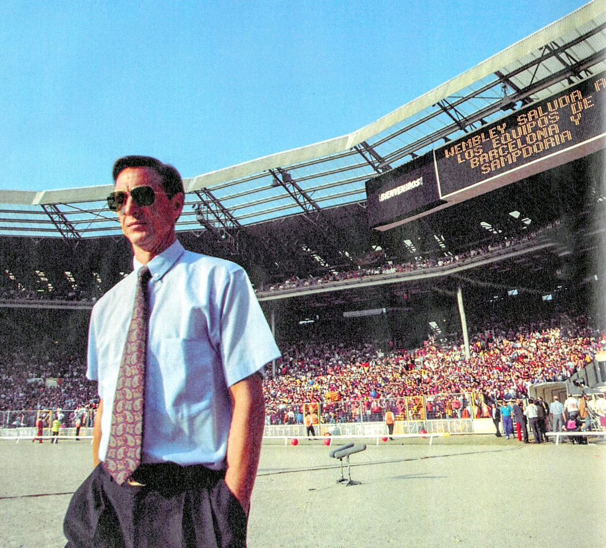 33 years ago tonight:

Johan Cruyff. European Cup Final.  Wembley Stadium.

Iconic.