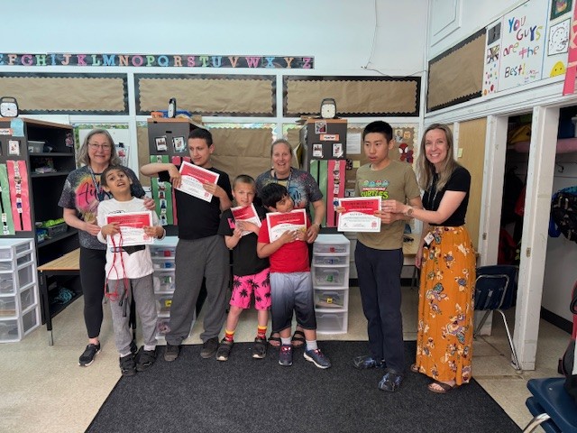 BrantFFT's tweet image. TY New Visions Class at @GEDSB  James Hillier School – the heart &amp;amp; hands behind their amazing Student Nutrition Program! 👏
They’ve integrated the program into their curriculum, making healthy eating &amp;amp; giving back part of everyday learning. 💙🍎 #FeedingStudentSuccess