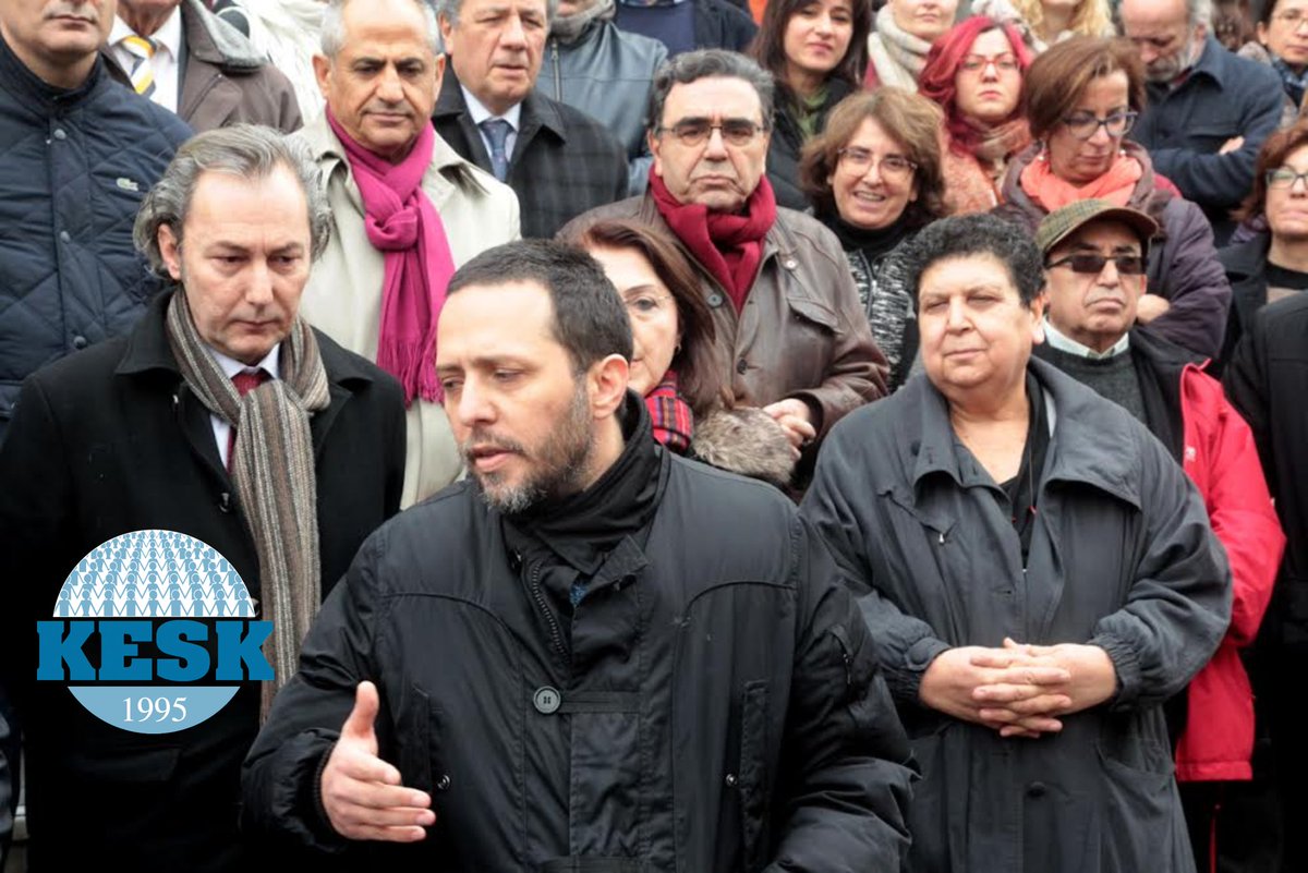 Barış Akademisyeni ve Eğitim Sen üyemiz Cenk Yiğiter bugün evinin önünde silahlı saldırıya uğrayarak yaralanmıştır.

Öncelikle Cenk arkadaşımıza geçmiş olsun dileklerimizi iletiyor, acil şifa diliyor, saldırganların bir an önce tespit edilerek yargı önünde hesap vermesini talep