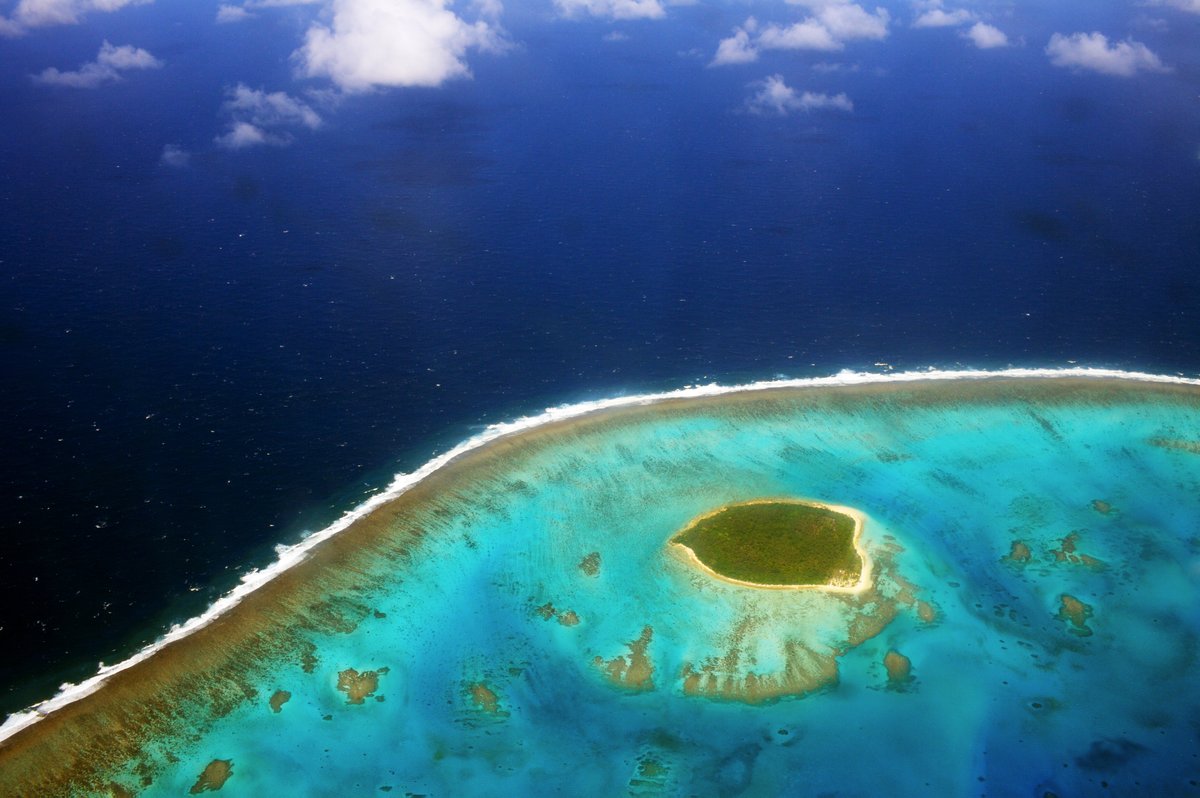 How are people responding to climate change across the #PacificIslands? 🏝️

Listen to #CuriosityWeekly to learn about the importance of local knowledge when it comes to understanding new types of weather systems in the area:  bit.ly/curiosityweekly

📷: Oliver Strewe
#Tonga