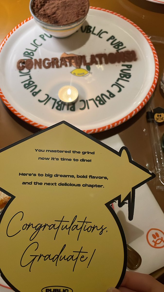 mphyal's tweet image. انتهت مسيرة سنين عشت فيها الحلوه والمره الحمدلله على كل شيء على المواقف الصعبه اللي تعلمت فيها الكثر واللحظات الحلوه اللي عشتها والله يكتب الخير لي والتوفيق في الايام القادمة 💓🎓