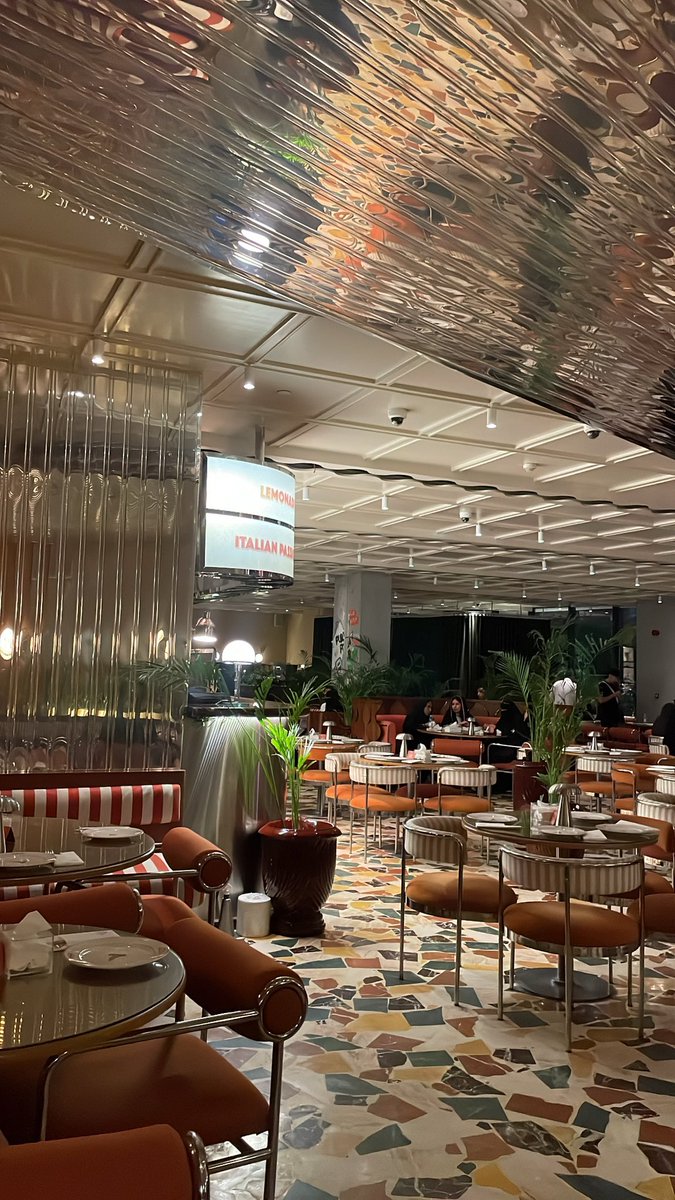 mphyal's tweet image. انتهت مسيرة سنين عشت فيها الحلوه والمره الحمدلله على كل شيء على المواقف الصعبه اللي تعلمت فيها الكثر واللحظات الحلوه اللي عشتها والله يكتب الخير لي والتوفيق في الايام القادمة 💓🎓