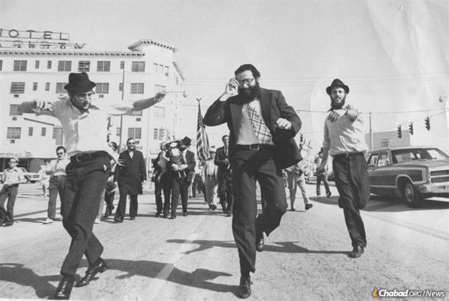 The Life and Mission of Sholom Lipskar, the Miami Rabbi Who Never Stopped Working.

chabad.org/6899949