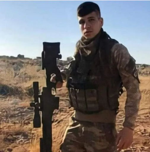 bekiryuce1818's tweet photo. Şehidimizin babası Ahmet amcanın ricasıdır
Sosyal medya kullanmıyoruz
Bu yüzden oğlumuzu hiç paylaşmadık
Başkalarının paylaştığını da görmedik
Oğlumun bugün şehadetinin sene-i devriyesi
Oğlumu da paylaşın,
Onu unutmayın ve unutturmayın
Şehit P.Uzm.Onb. Haydar Şenel🇹🇷
19 Mayıs2022 https://t.co/8528c3FpYd